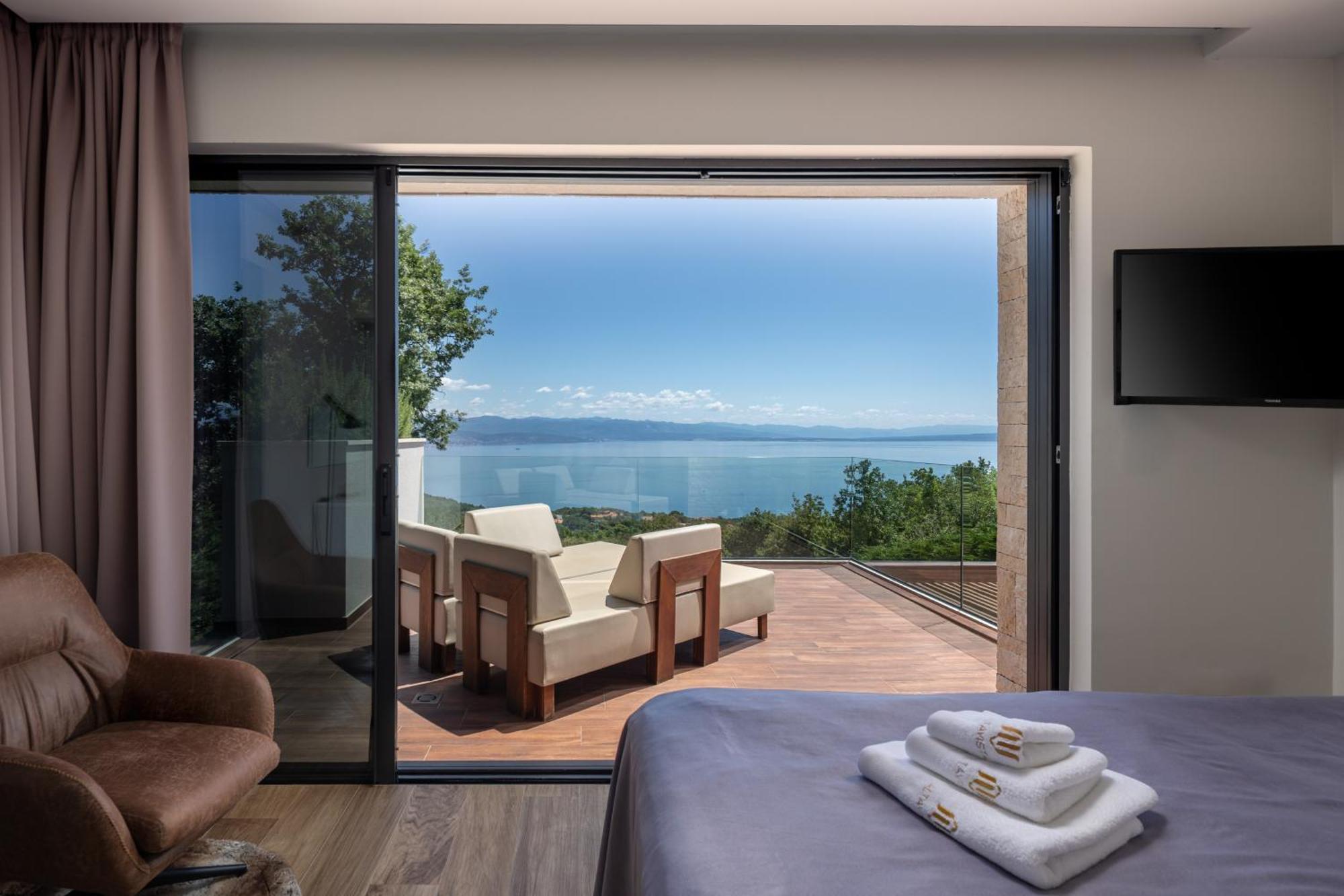 Villa Altavista - Seaview & Relax With Heated Pool & Minigolf Opatija Dış mekan fotoğraf