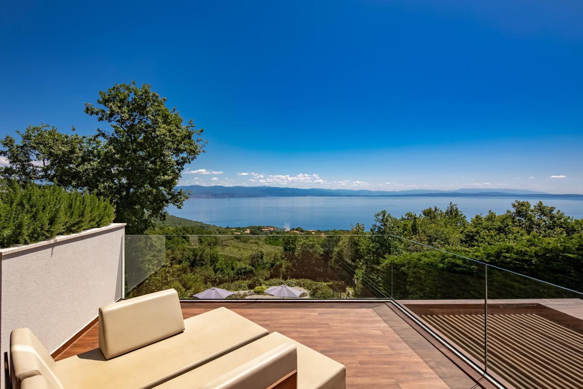 Villa Altavista - Seaview & Relax With Heated Pool & Minigolf Opatija Dış mekan fotoğraf